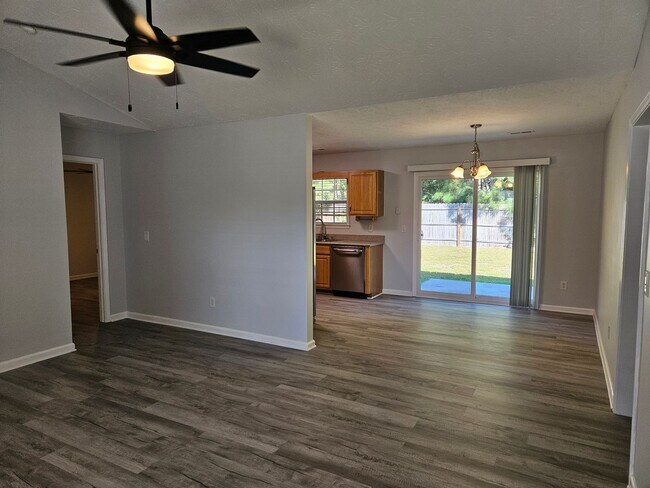 Building Photo - 3 bedroom, 2 bath home in the Neighborhoods of Holly Ridge Community