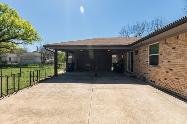 Building Photo - 602 N Morris St