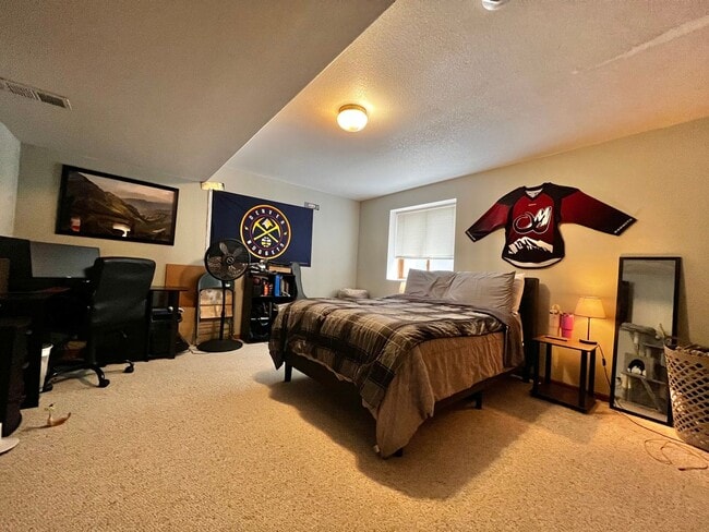 Building Photo - 4 Bed 3 Bath Townhouse in West Fort Collins!