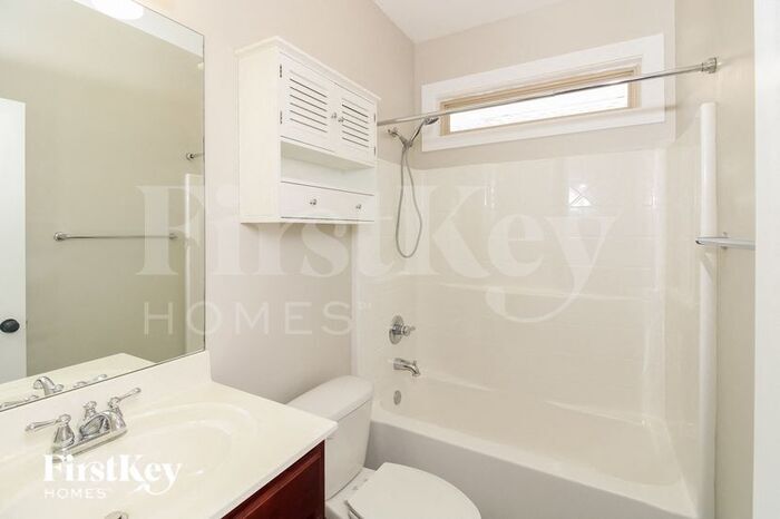 Building Photo - 236 Kingston Cir