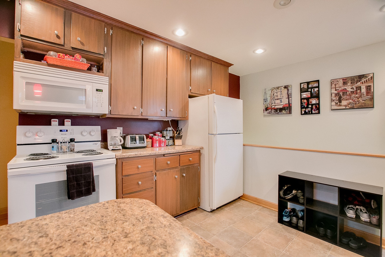 Building Photo - 996 Larpenteur Ave West