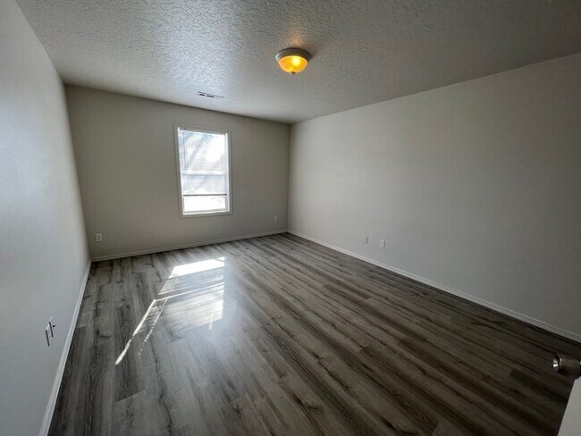 Building Photo - Newley Updated 3bed 2bath In West Nampa