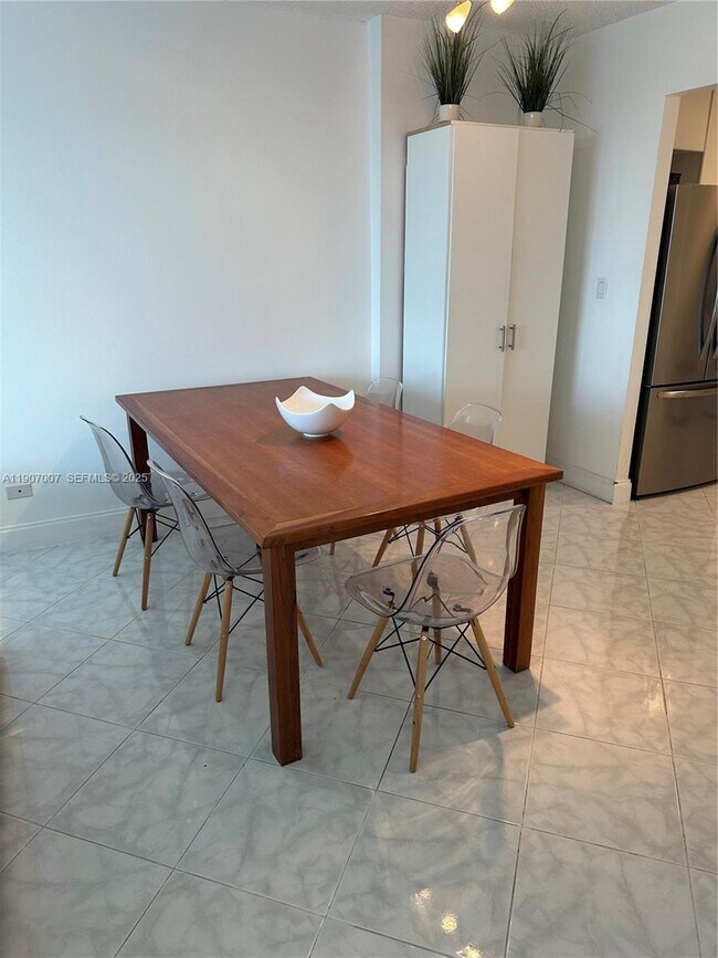 Building Photo - 2301 Collins Ave