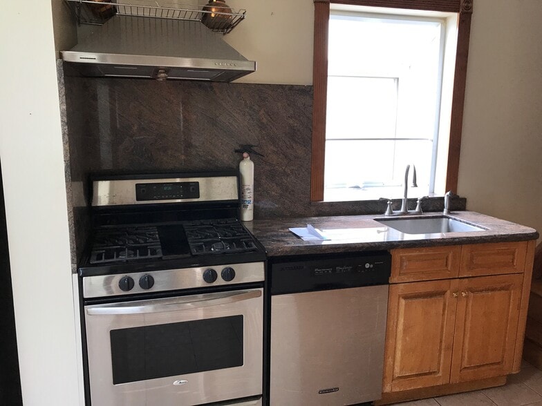 Kitchen with SS appliances. - 23 south 6th avenue