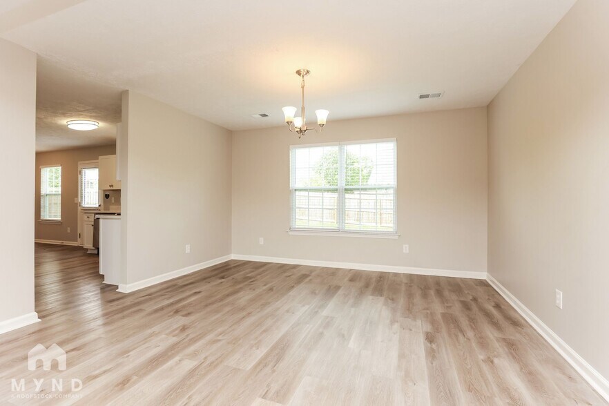 Building Photo - 1700 Chris Dr