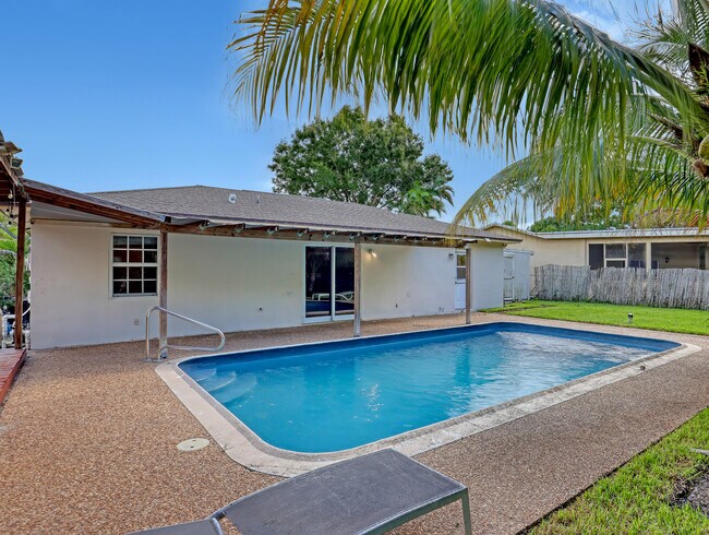 Building Photo - 9596 Richmond Cir