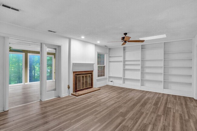 Building Photo - Quiet Cottage in Greensboro NC