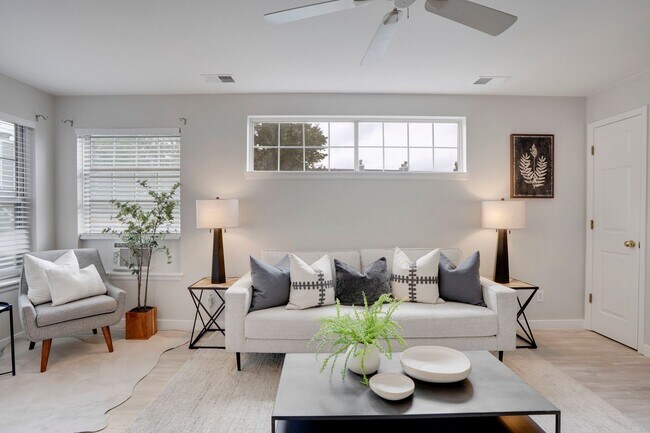 Building Photo - Charming 2 bed 1 bath Condo in Centennial!