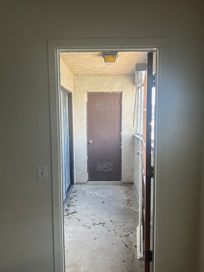 Building Photo - 2BED & 2BATH