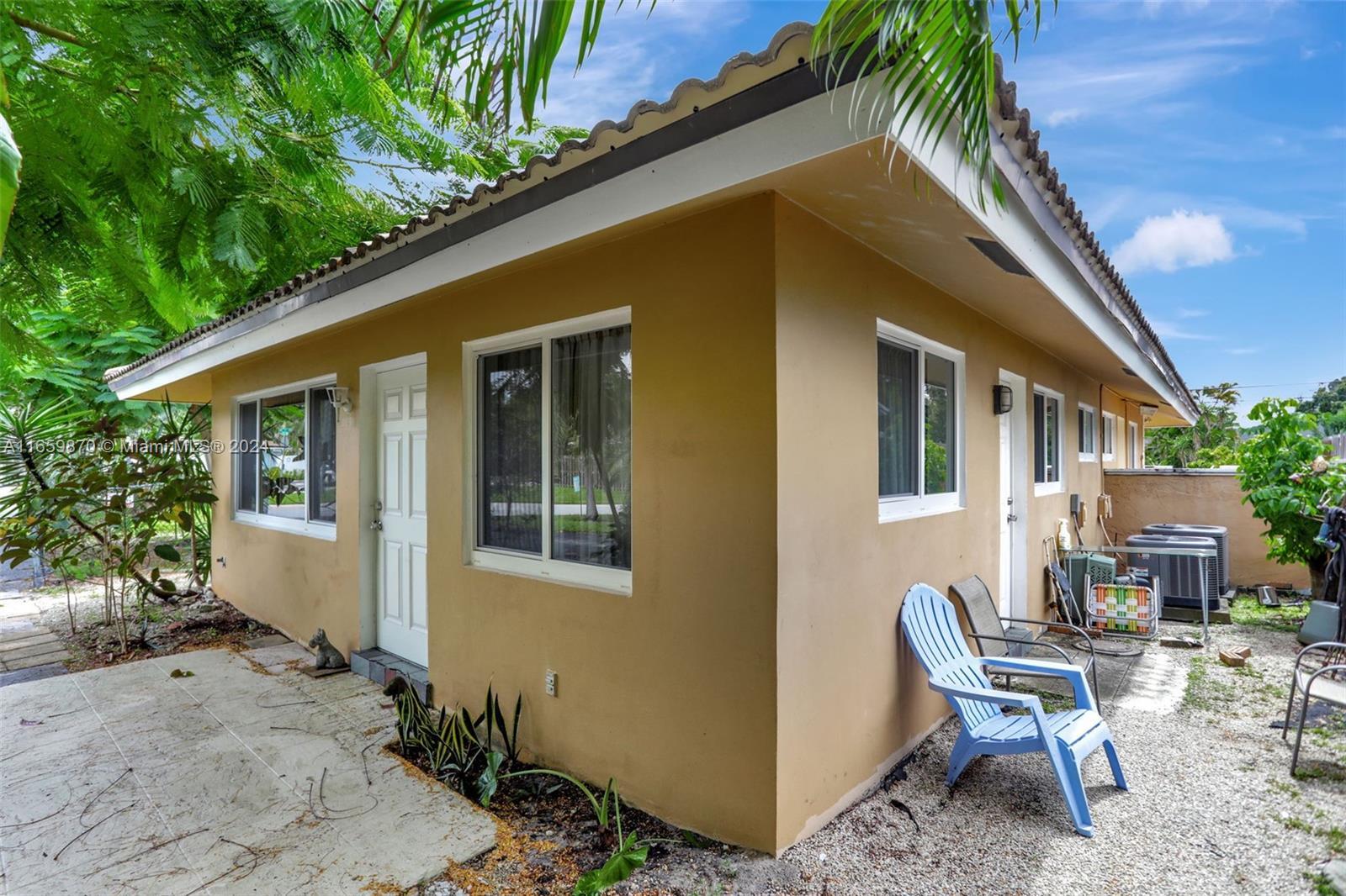 Building Photo - 1690 NE 34th Ln