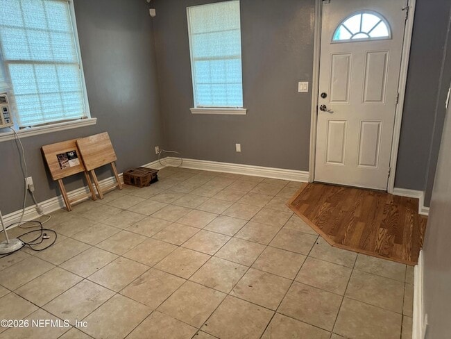 Building Photo - 1138 E 19th St