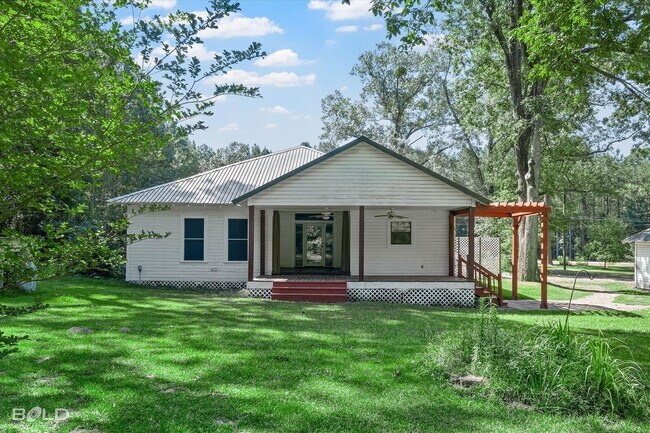 Building Photo - 3 Bedroom 2 Bathroom Home in Plain Dealing