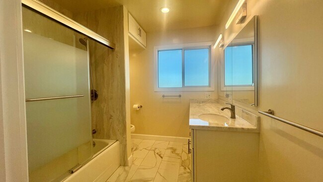Building Photo - Modern Style and Sophistication, 1-Bed, 1-Bath Living at Hillside in Albany