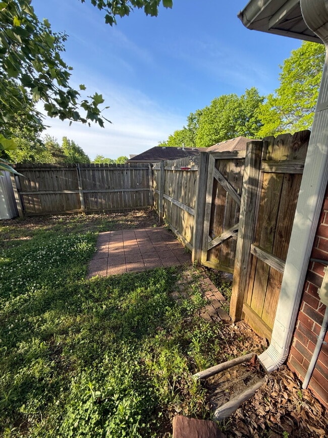 Building Photo - "Charming 3-Bed, 2-Bath Home with 1,368 Sq Ft of Comfort on Tradition Avenue!"