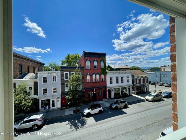 Building Photo - 324 Warren St