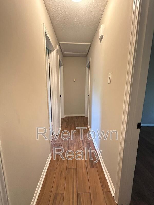 Building Photo - 3304 Sweet Springs Dr