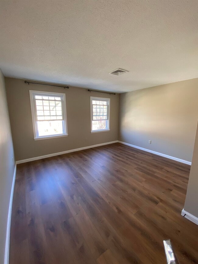 Building Photo - 533 Fox Hollow Way