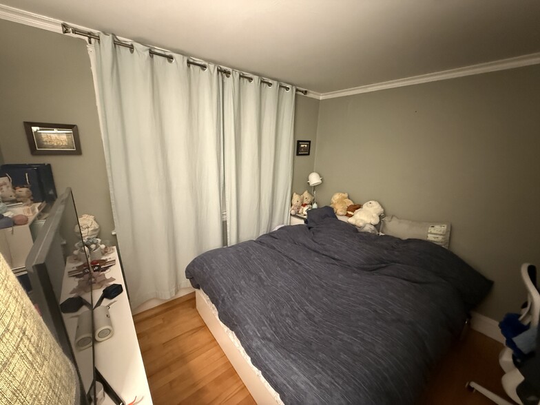 Building Photo - 304 Lake Ave