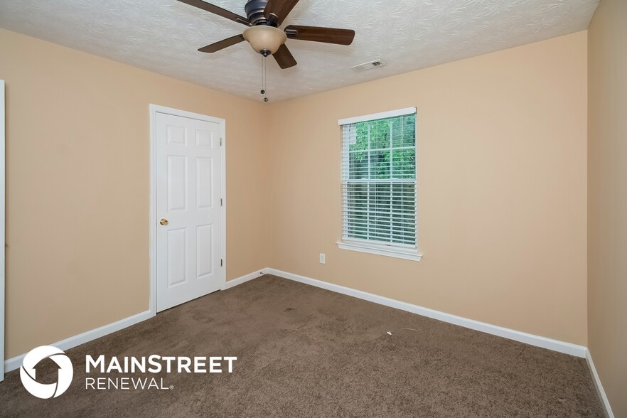 Building Photo - 685 Nassau St