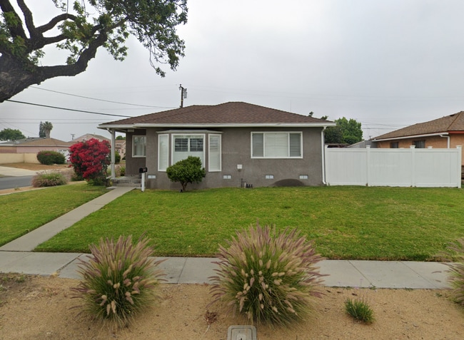 Primary Photo - 1525 W 138th St