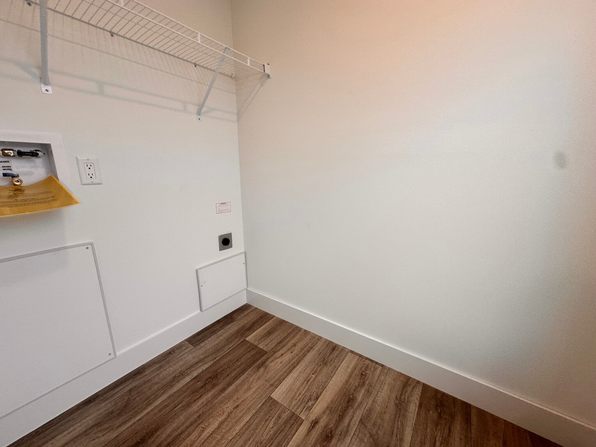 Building Photo - 15 Cavalier St N