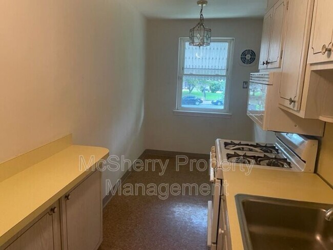 Building Photo - 5911 Bustleton Ave
