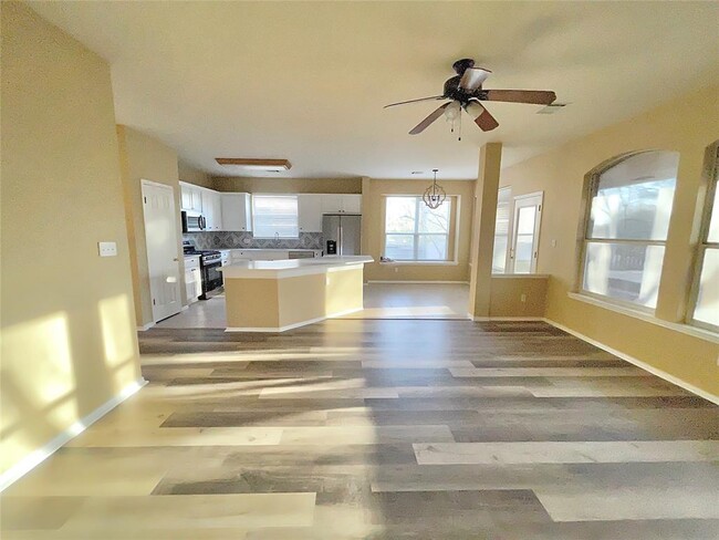 Building Photo - 2219 Speidel Dr