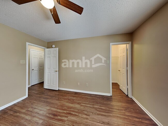 Building Photo - 5862 N Quincy Dr