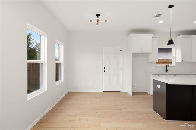 Building Photo - 15 S Links Dr