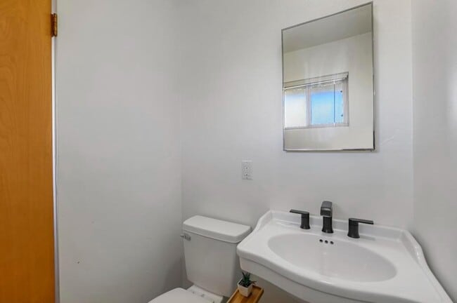 Building Photo - 216 Diana Dr