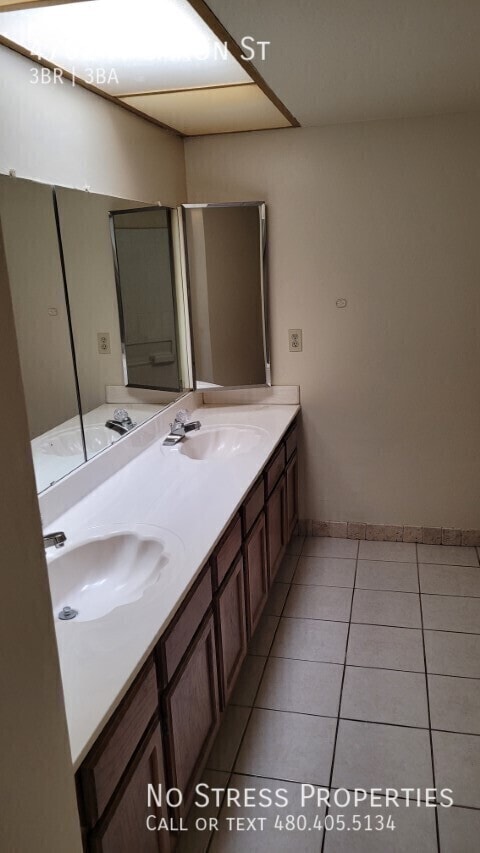 Building Photo - 4762 W Caron St