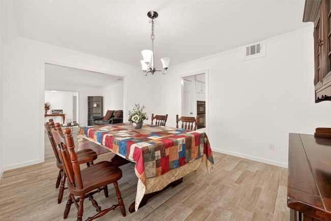 Building Photo - 3815 Fernglade Dr