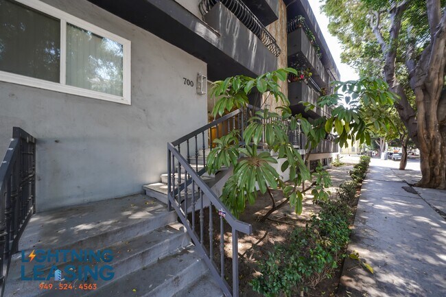 Primary Photo - 702 Irolo St