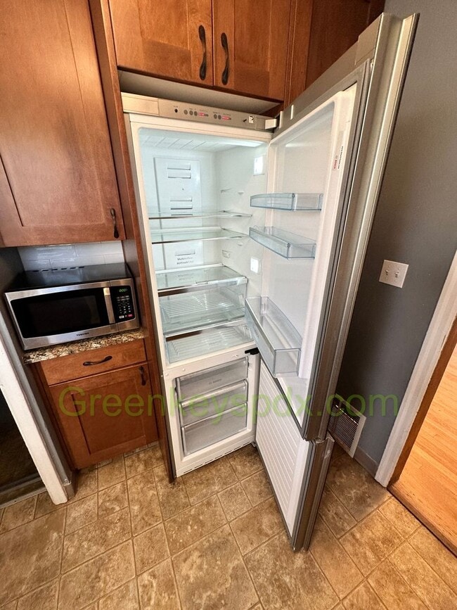 Building Photo - Gorgeous Pet-Friendly 3 Bedroom 1 Bath House