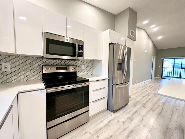 Building Photo - 2800 Palmwood Terrace