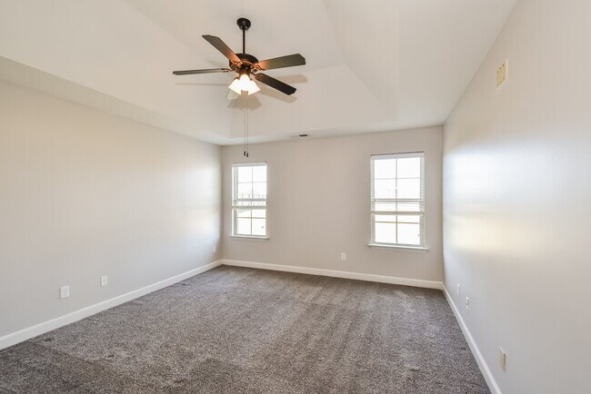 Building Photo - 3363 Hill Valley Ln