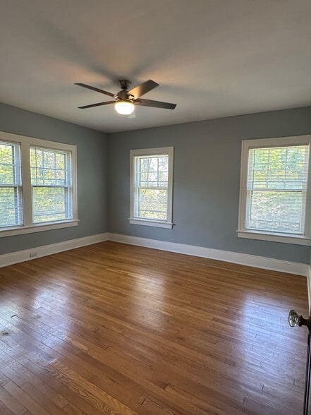 Building Photo - 2433 Woodmere Dr