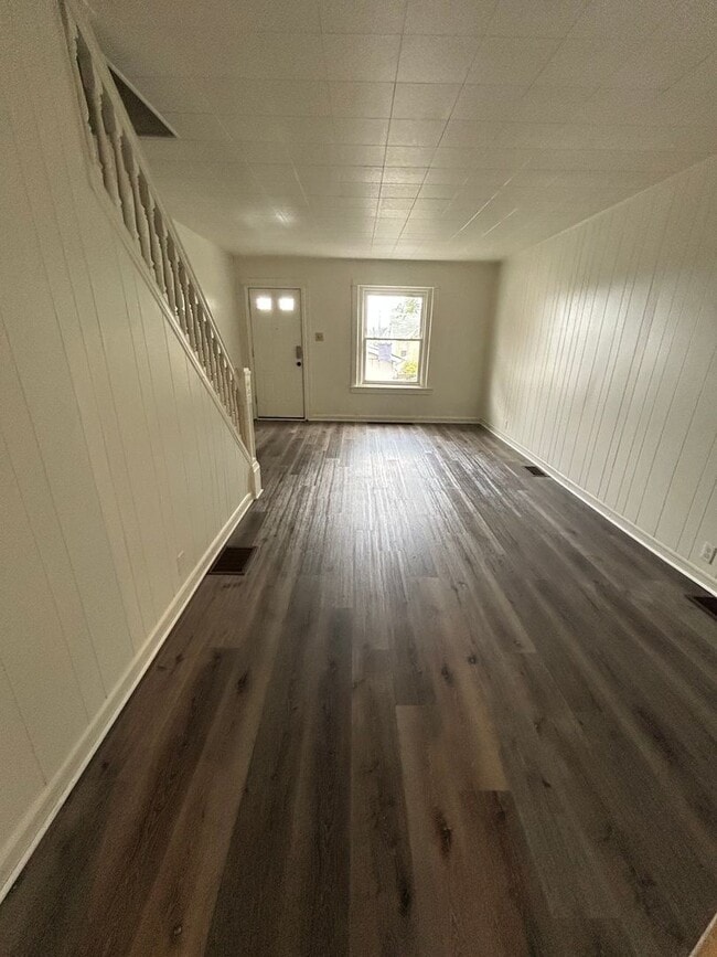 Building Photo - 3 Bedroom/ 1 Bathroom Home in Bethlehem!