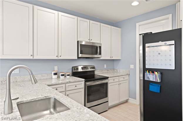 Building Photo - 15800 Portofino Springs Blvd