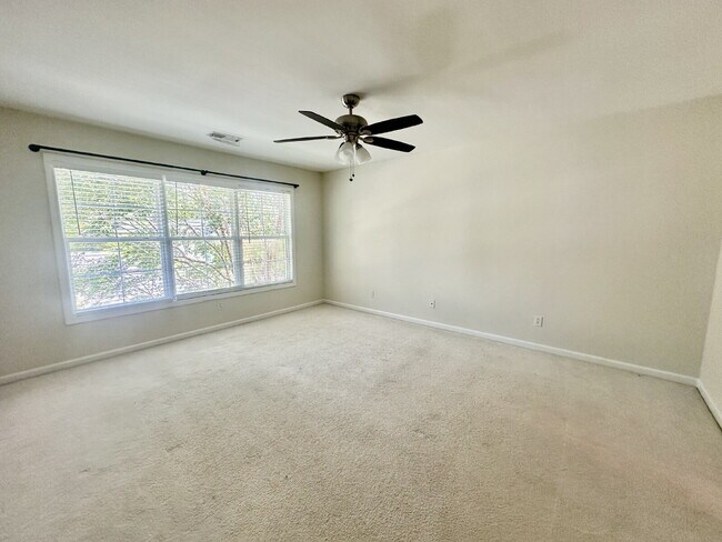Building Photo - Spacious Four Bedroom Home in Westbury Park!