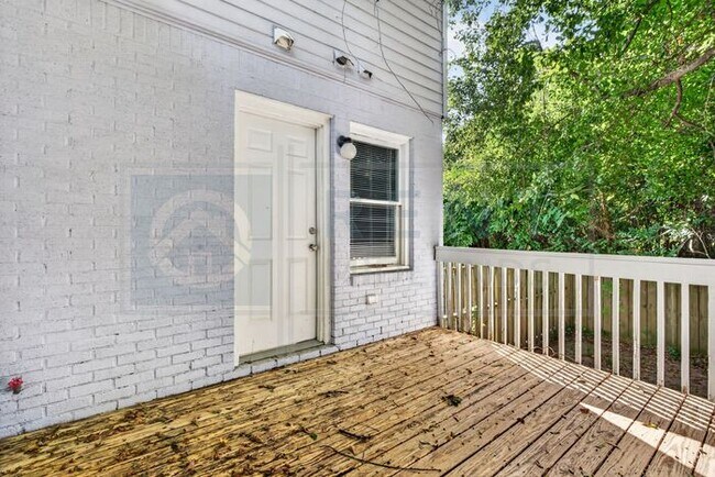 Building Photo - Easy Access to I-77 & Knox Abbott in Cayce!