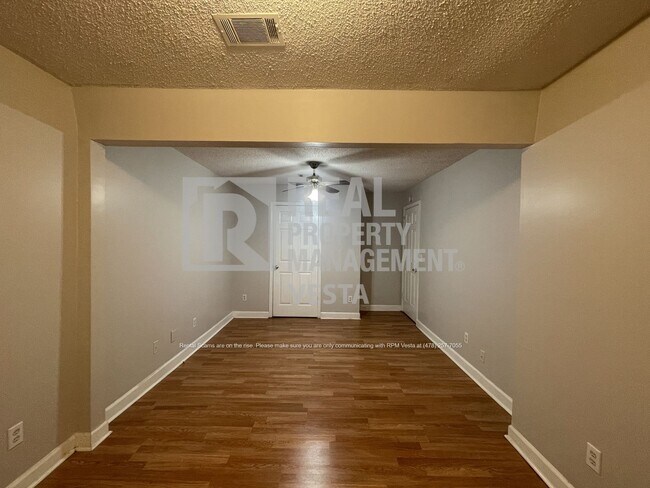 Building Photo - 3163 Highpoint Dr