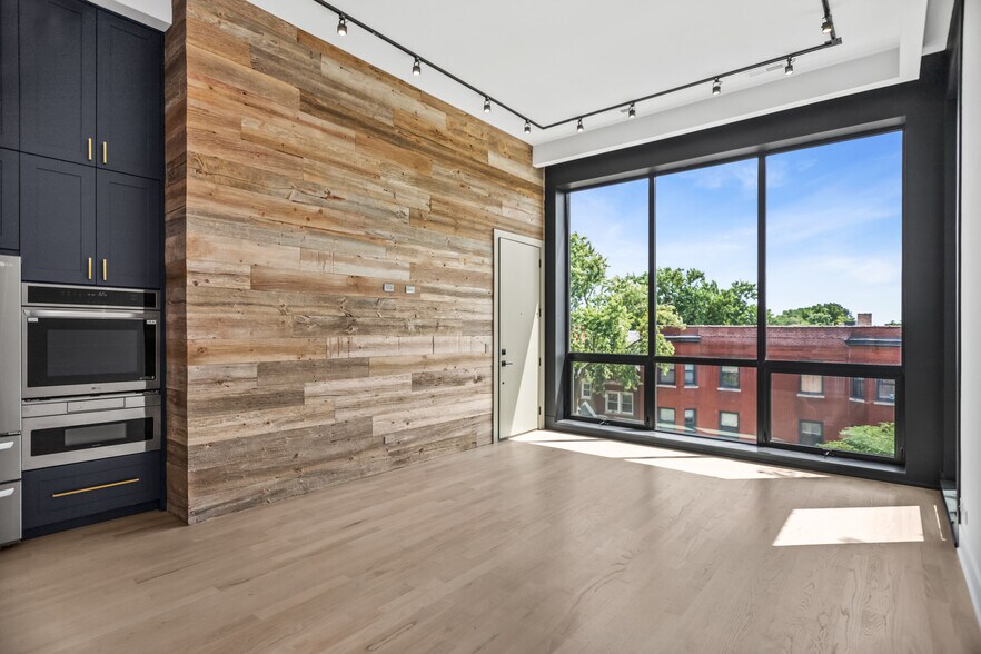 Building Photo - 6556 S Minerva Ave