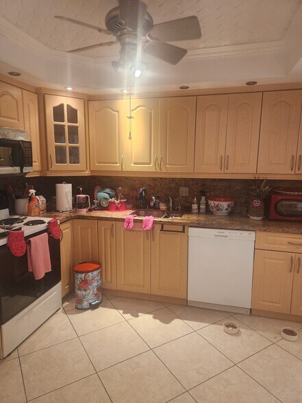 Kitchen - 4100 Galt Ocean Dr