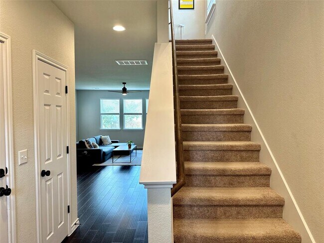 Building Photo - 12105 Cimaizon Dr