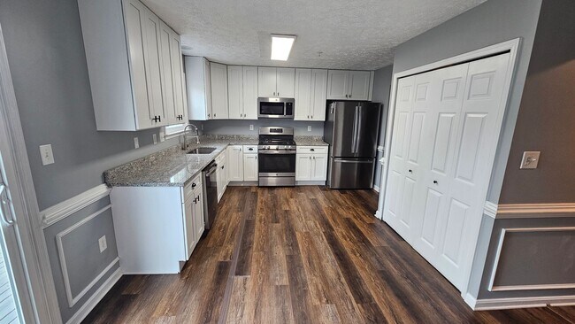 Building Photo - DON'T MISS THIS STUNNER!  3 Bedroom End Unit Townhome in Quiet Location!