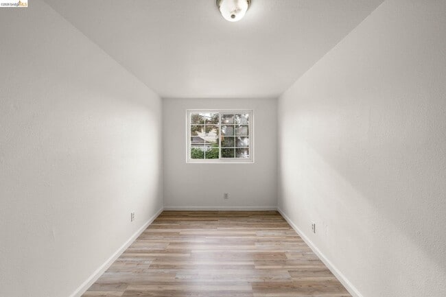 Building Photo - 400 Bissell Ave