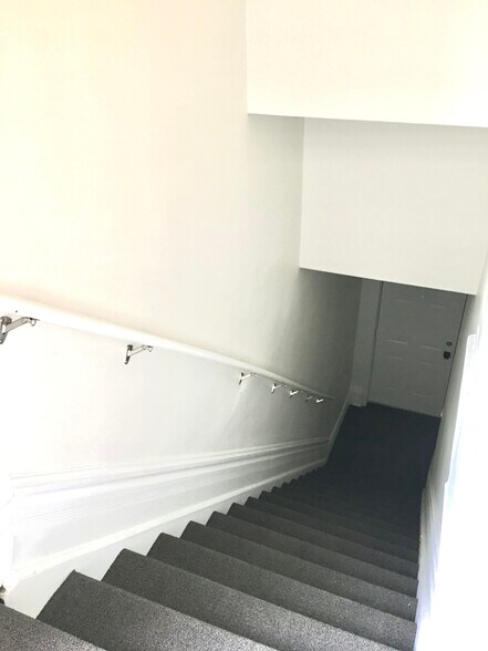 Building Photo - 3148 N Clifton Ave