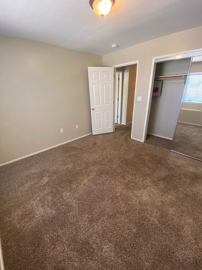 Building Photo - 11115 Cactus Valley Dr