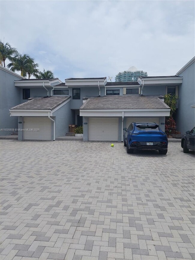 Primary Photo - 255 Poinciana Island Dr